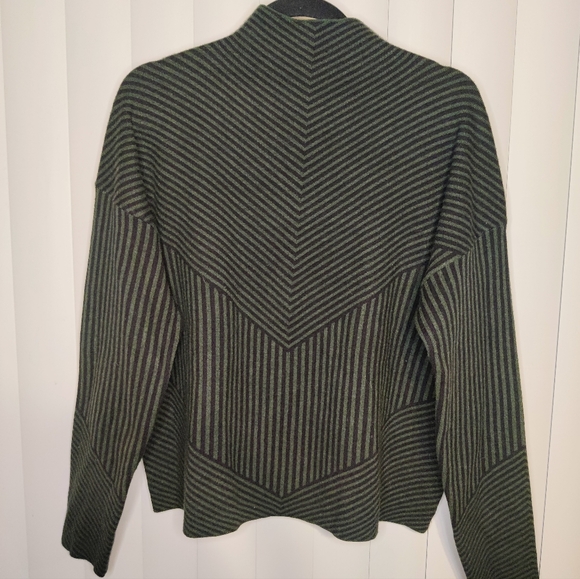 Tahari Sweaters - Tahari Green and black striped sweater size XL